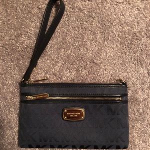 Michael Kors Signature Wristlet • Navy